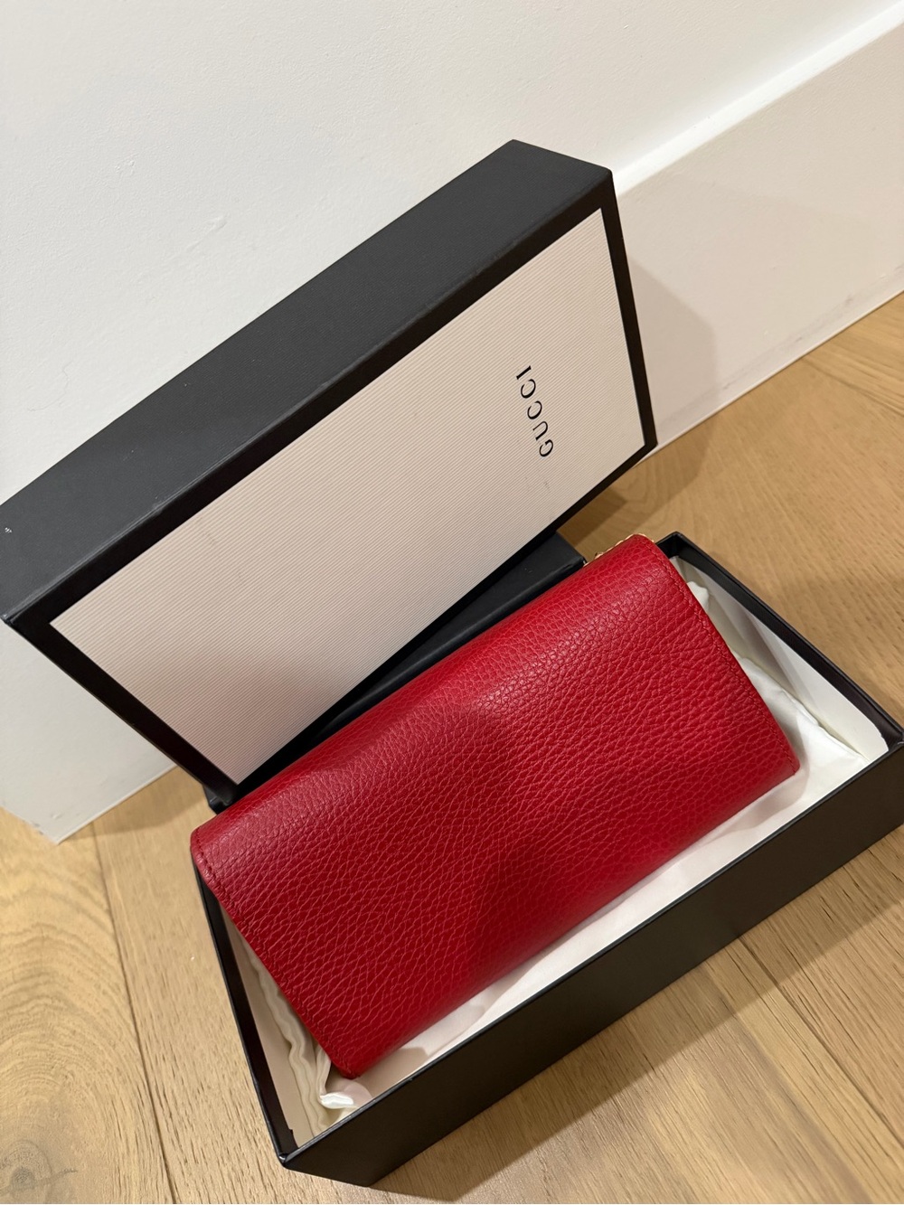Gucci Red Pebbled Leather Wallet-On-Chain with Gold Hardware - Picture 2 of 3